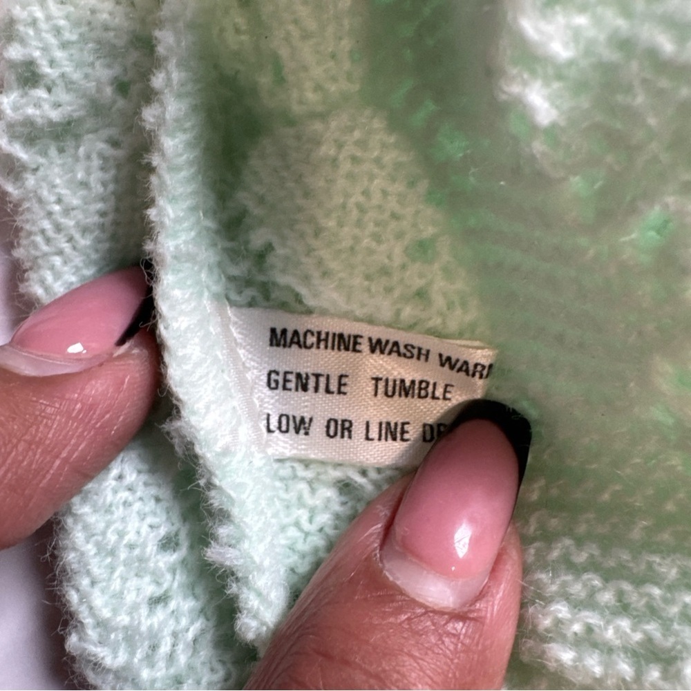 Vintage Perzo Baby Knit Dress
Mint Green Handcrafted Acrylic
New Tag - Picture 13 of 14